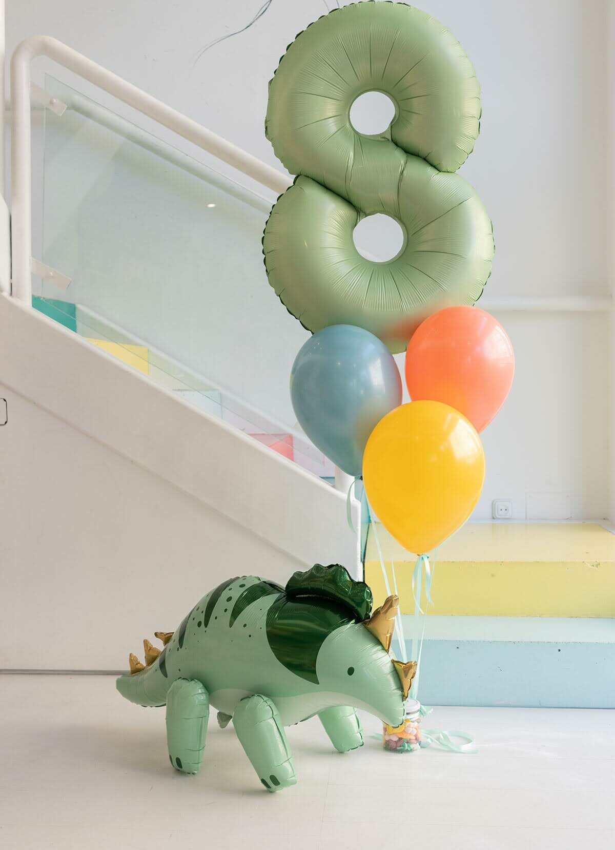 Ramo globos cumpleaños Dino Ramo de globos de cumpleaños temático de dinosaurios con globos de helio