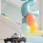 Ramo de globos de cumpleaños temático de coche de policía con globos de helio, nñúmero y peso a elegir.