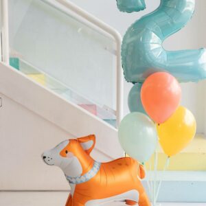 Ramo de globos de cumpleaños temático de perrito con globos de helio, número personalizado y peso a elegir.
