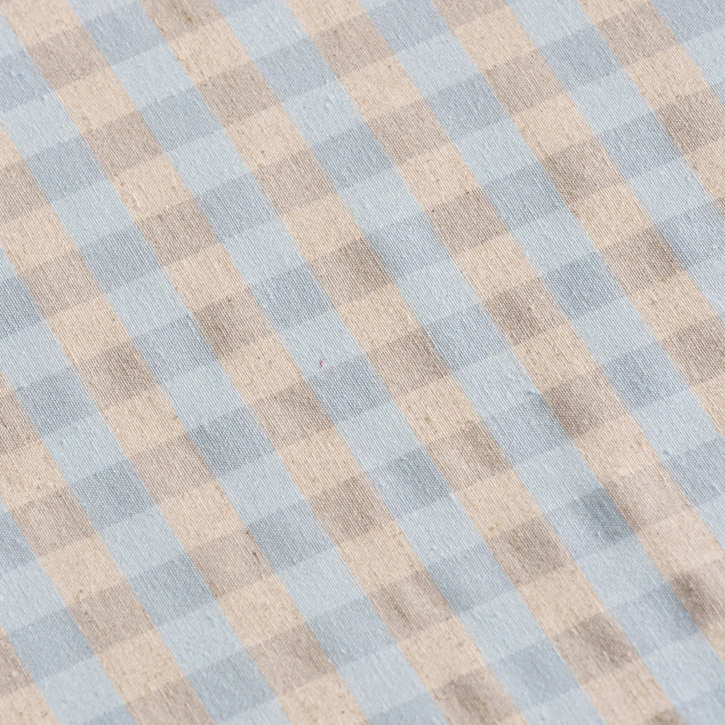 Mantel antimanchas vichy bicolor en celeste y gris.
